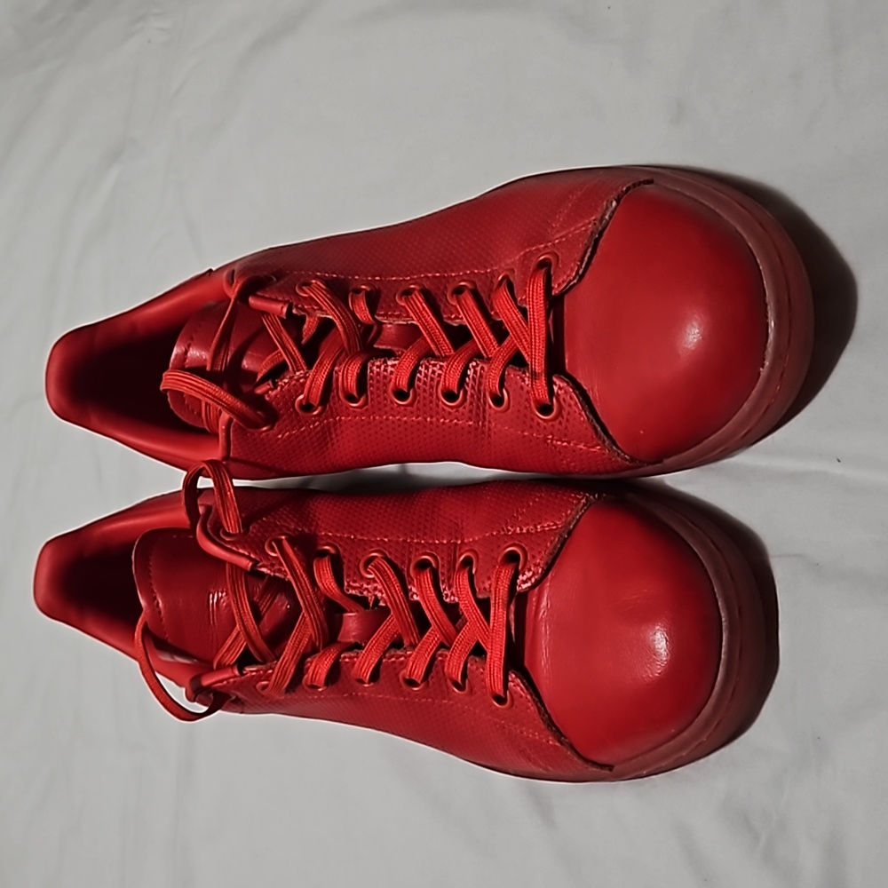 Stan Smith triple red Adidas.